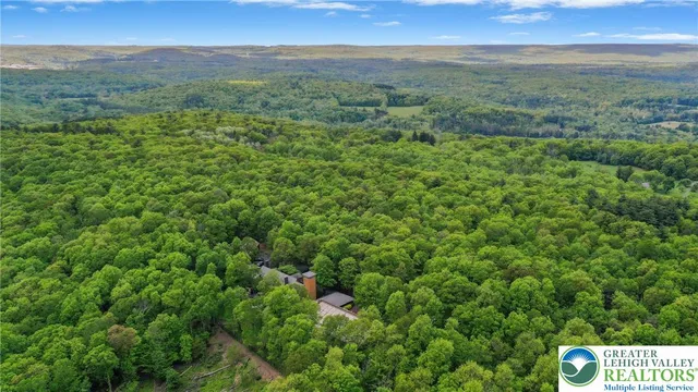 $2,500,000 | 310 Hunters Farm Road, Henryville, PA 18332