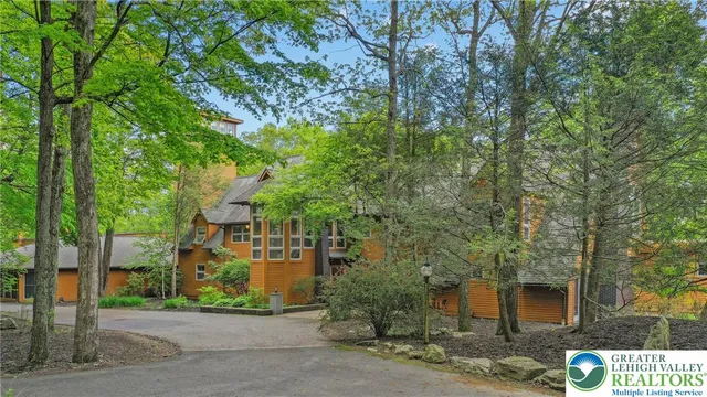 $2,500,000 | 310 Hunters Farm Road, Henryville, PA 18332