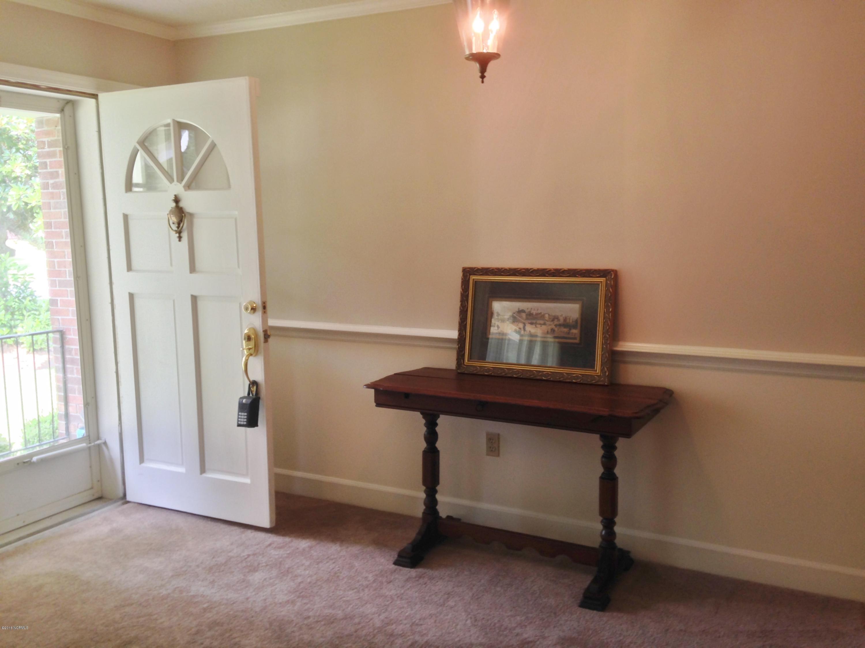 213 Lawson Road Washington, NC 27889 - Photo 2 of 39 Spacious Foyer