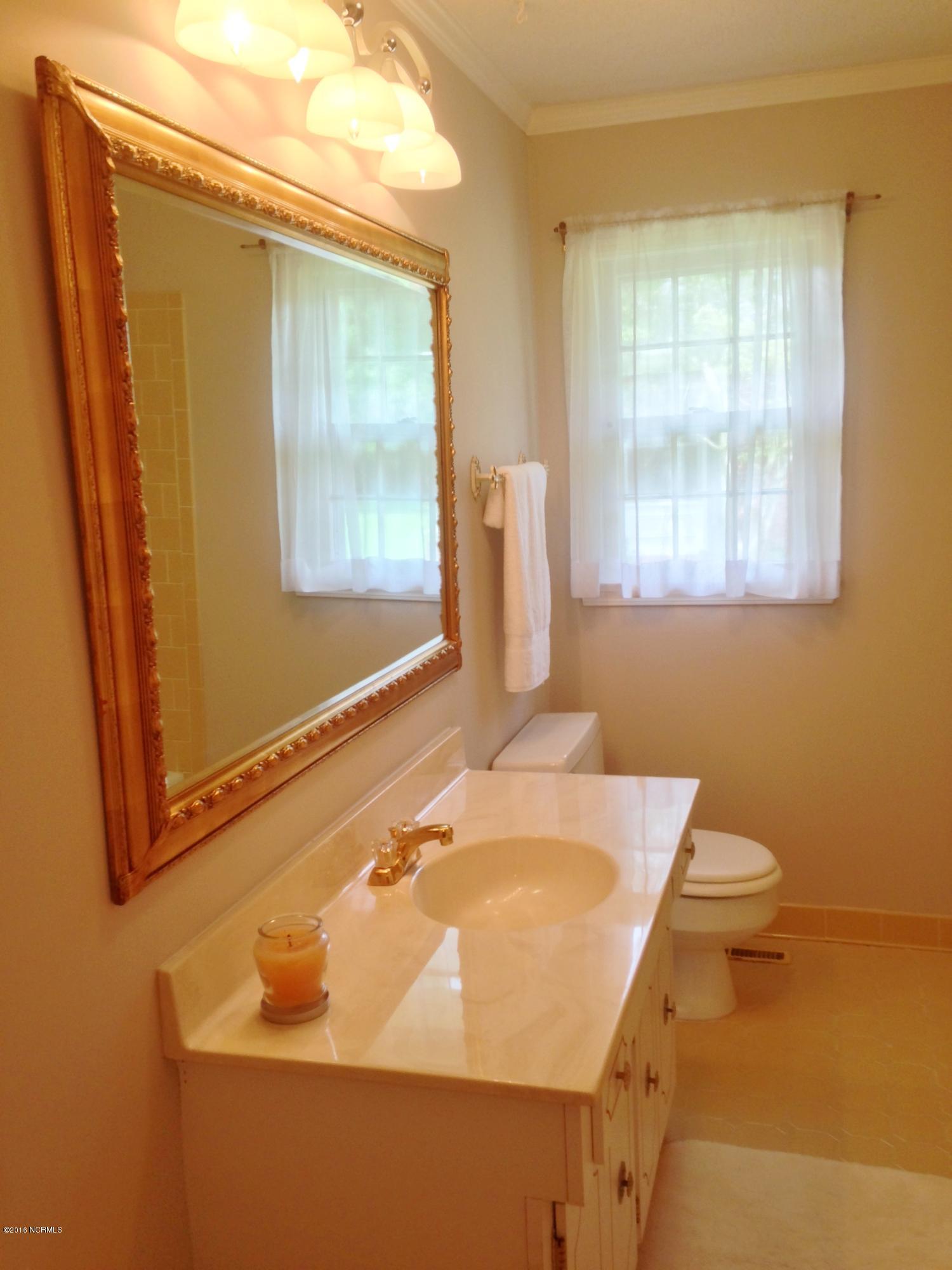 213 Lawson Road Washington, NC 27889 - Photo 24 of 39 HALL/GUEST BATH