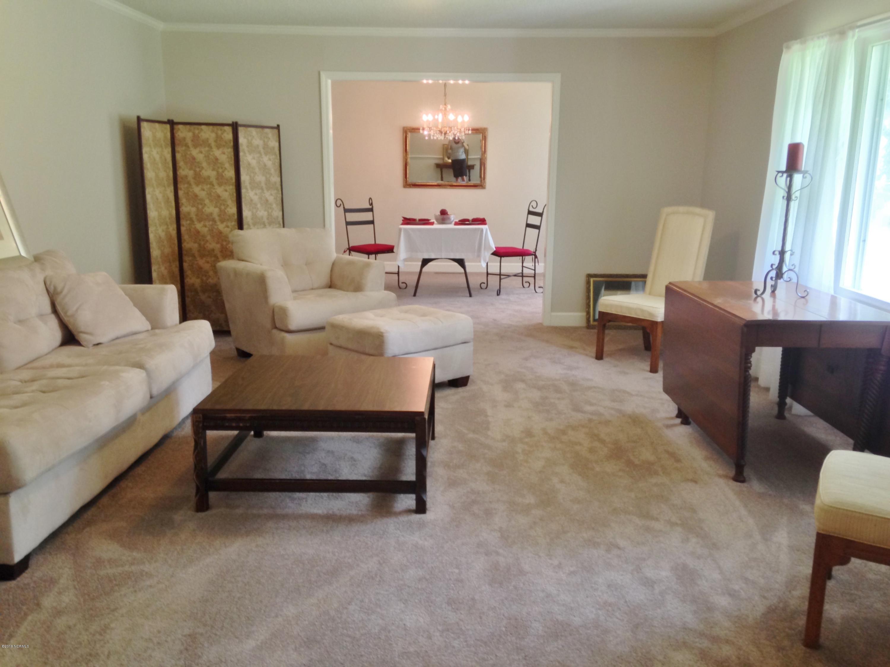 213 Lawson Road Washington, NC 27889 - Photo 3 of 39 Living Room