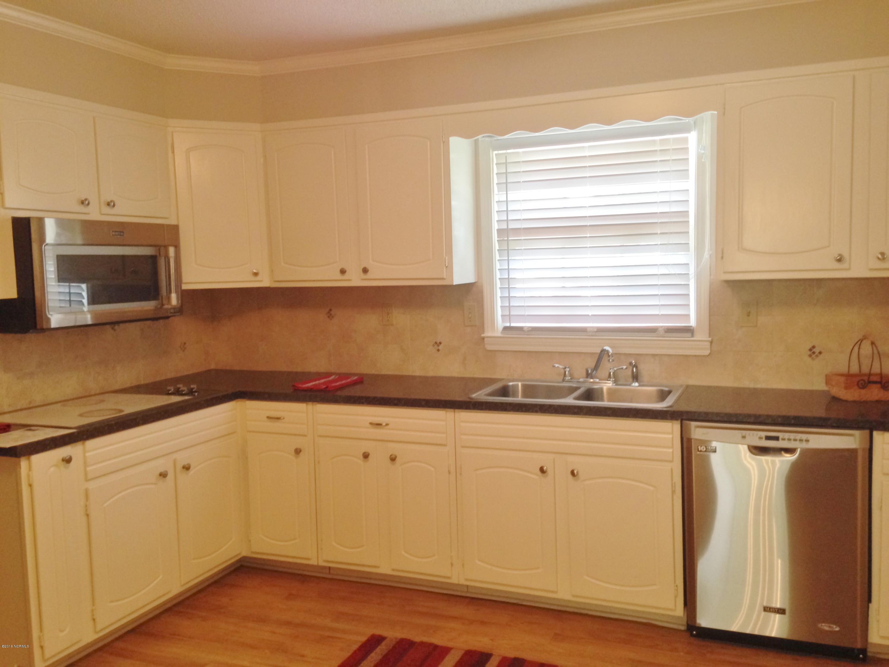 213 Lawson Road Washington, NC 27889 - Photo 7 of 39 KITCHEN