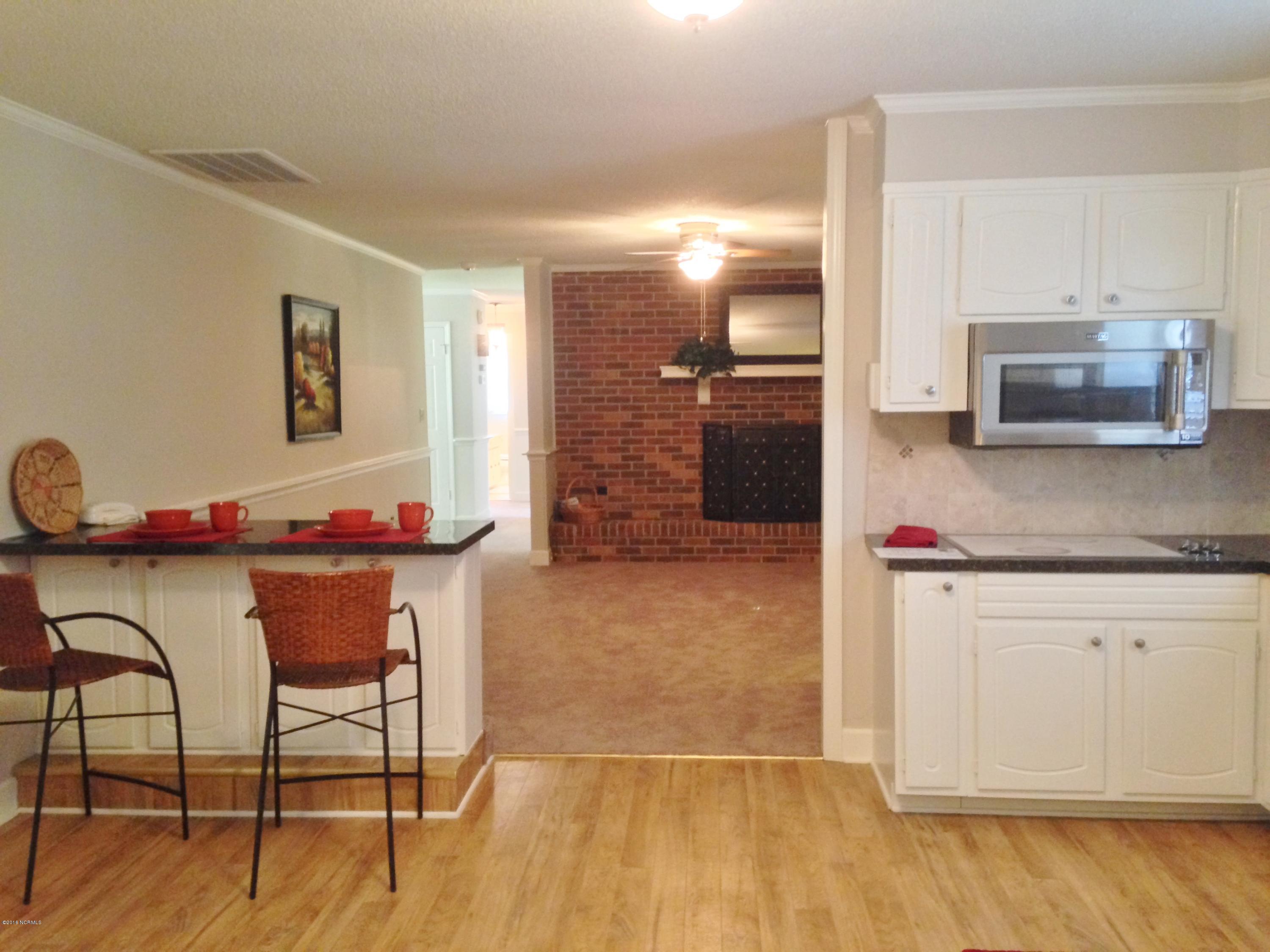 213 Lawson Road Washington, NC 27889 - Photo 10 of 39 BREAKFAST BAR