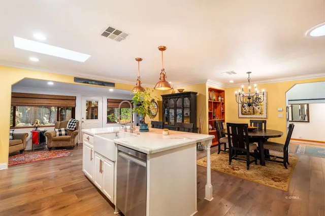 a en suite bathroom with a sink and a mirror