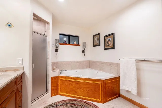 a view of a pathway of a house