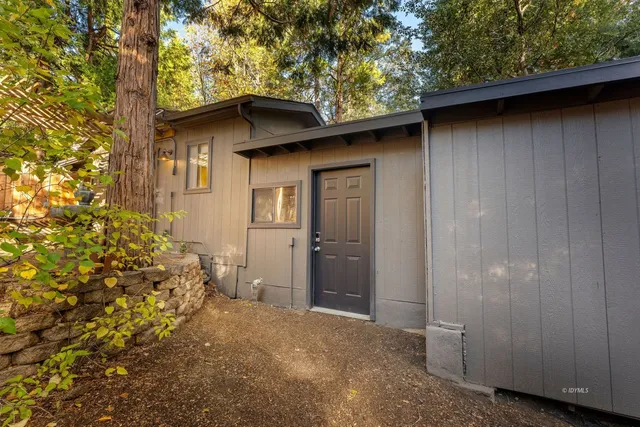 a view of a house with backyard and sitting area
