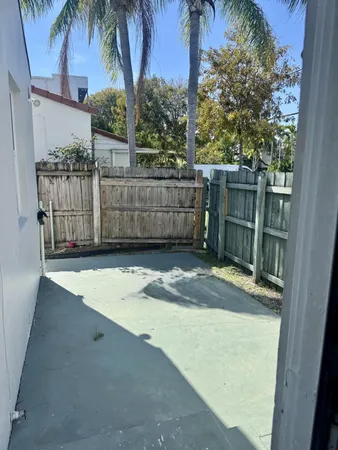 $2,395 | 317 Northeast 13th Avenue, Unit 3, Fort Lauderdale, FL 33301