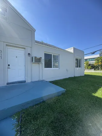 $2,395 | 317 Northeast 13th Avenue, Unit 3, Fort Lauderdale, FL 33301