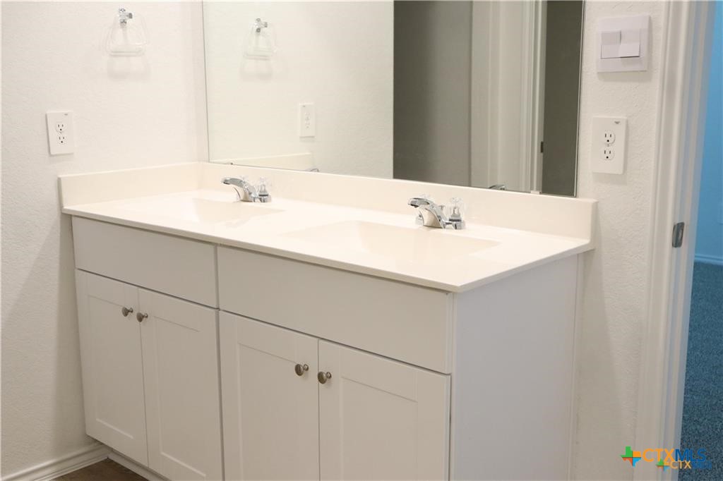 1056 Chachalaca Court Seguin, TX 78155 - Photo 7 of 18 a bathroom with a sink and a mirror