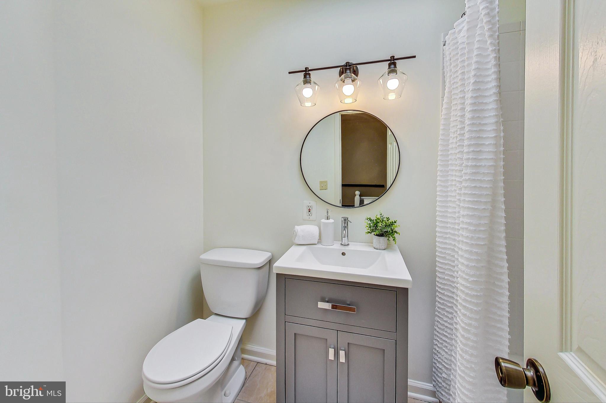 24 16th Street Southeast Washington, DC 20003 - Photo 16 of 23