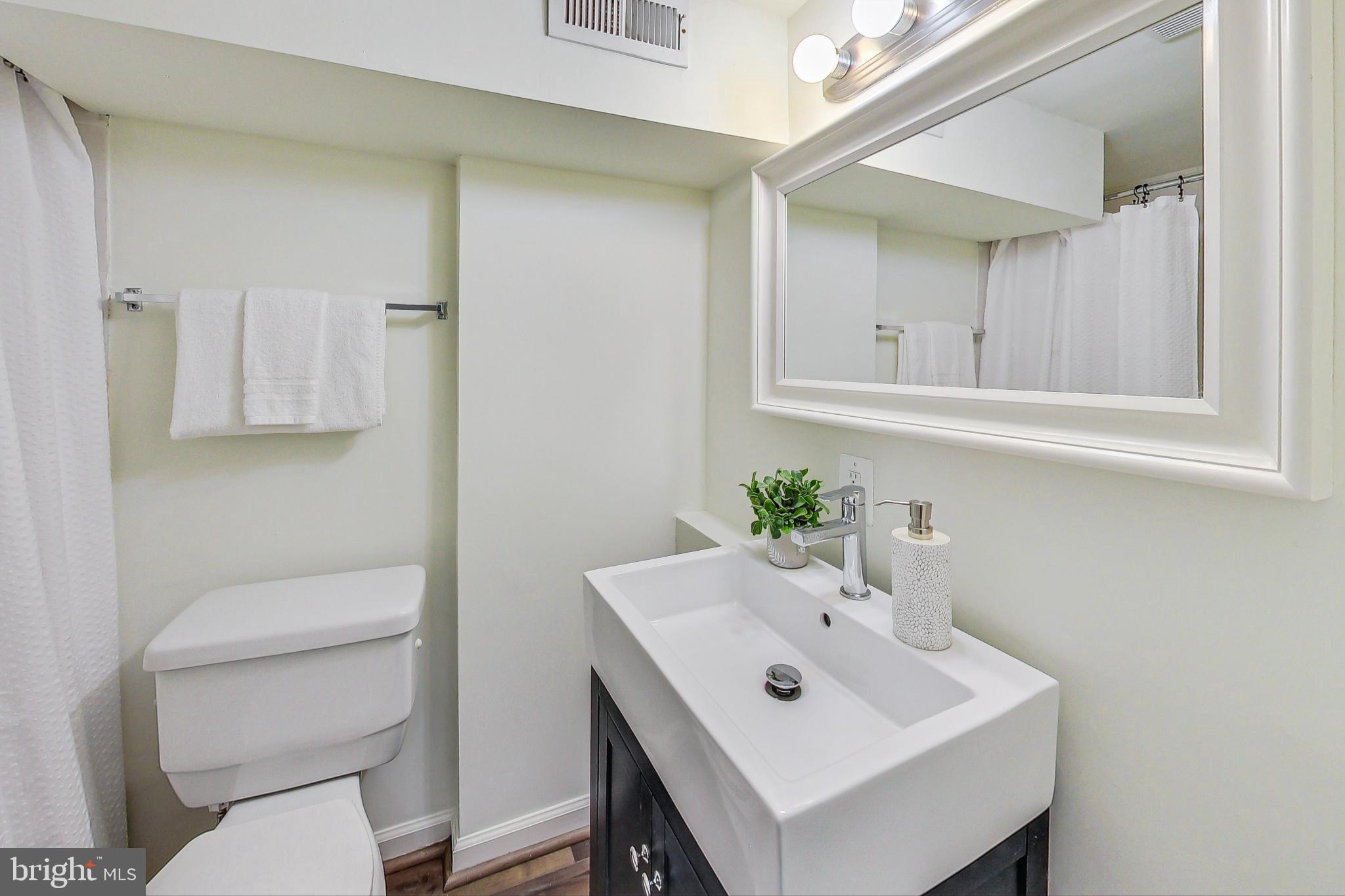 24 16th Street Southeast Washington, DC 20003 - Photo 20 of 23