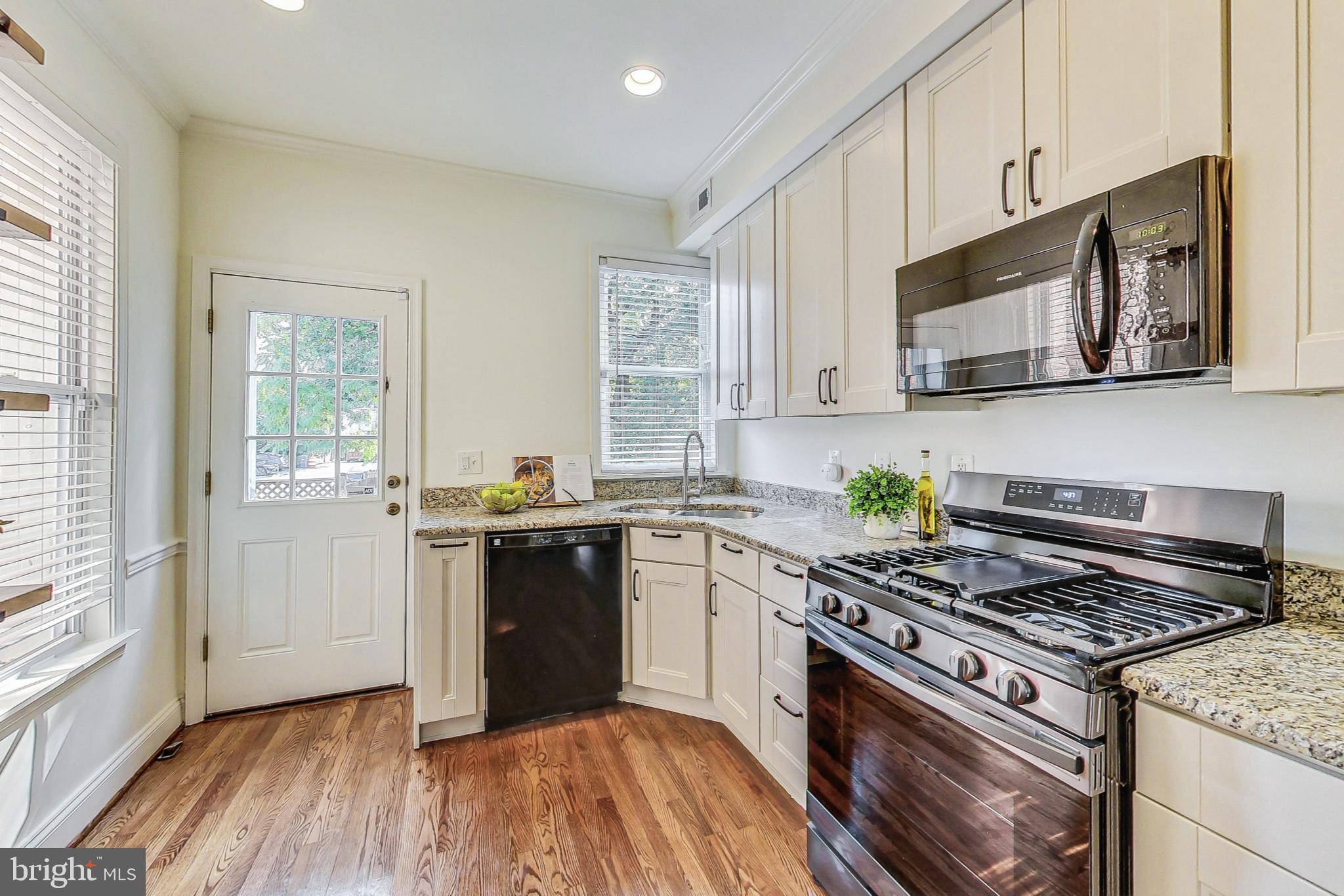 24 16th Street Southeast Washington, DC 20003 - Photo 8 of 23