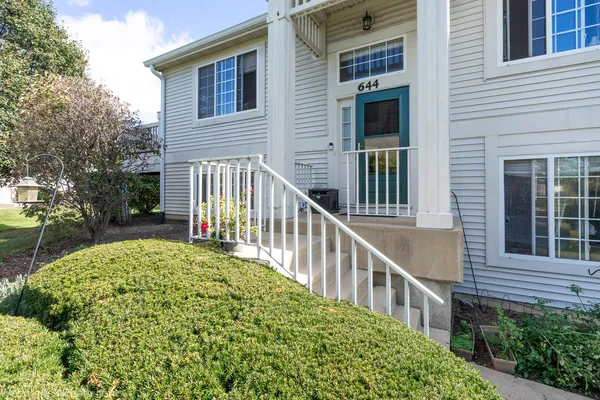 $249,000 | 644 South Rosehall Lane, Unit 644, Round Lake, IL 60073