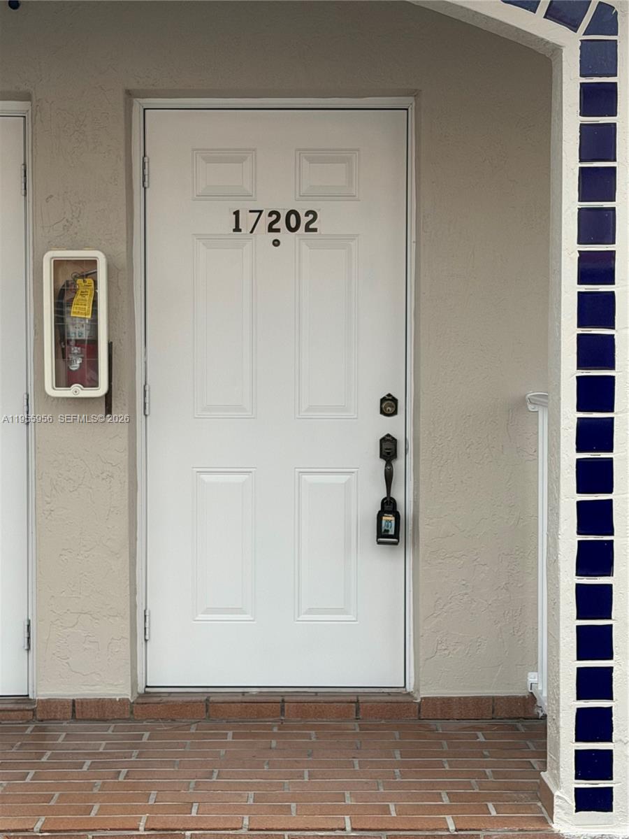 10101 West Okeechobee Road, Unit 17202 Hialeah Gardens, FL 33016 - Photo 3 of 17