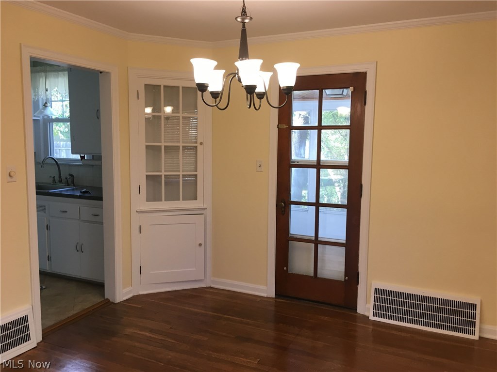 1400 Winston Road Cleveland, OH 44121 - Photo 9 of 31