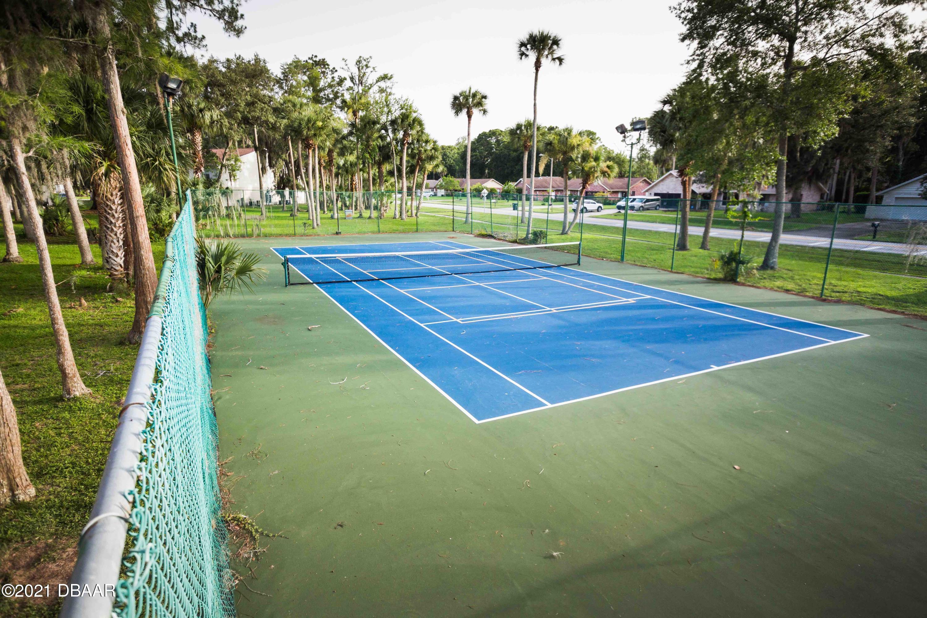 1600 Big Tree Road, Unit B8 South Daytona, FL 32119 - Photo 5 of 27 a view of a basketball court