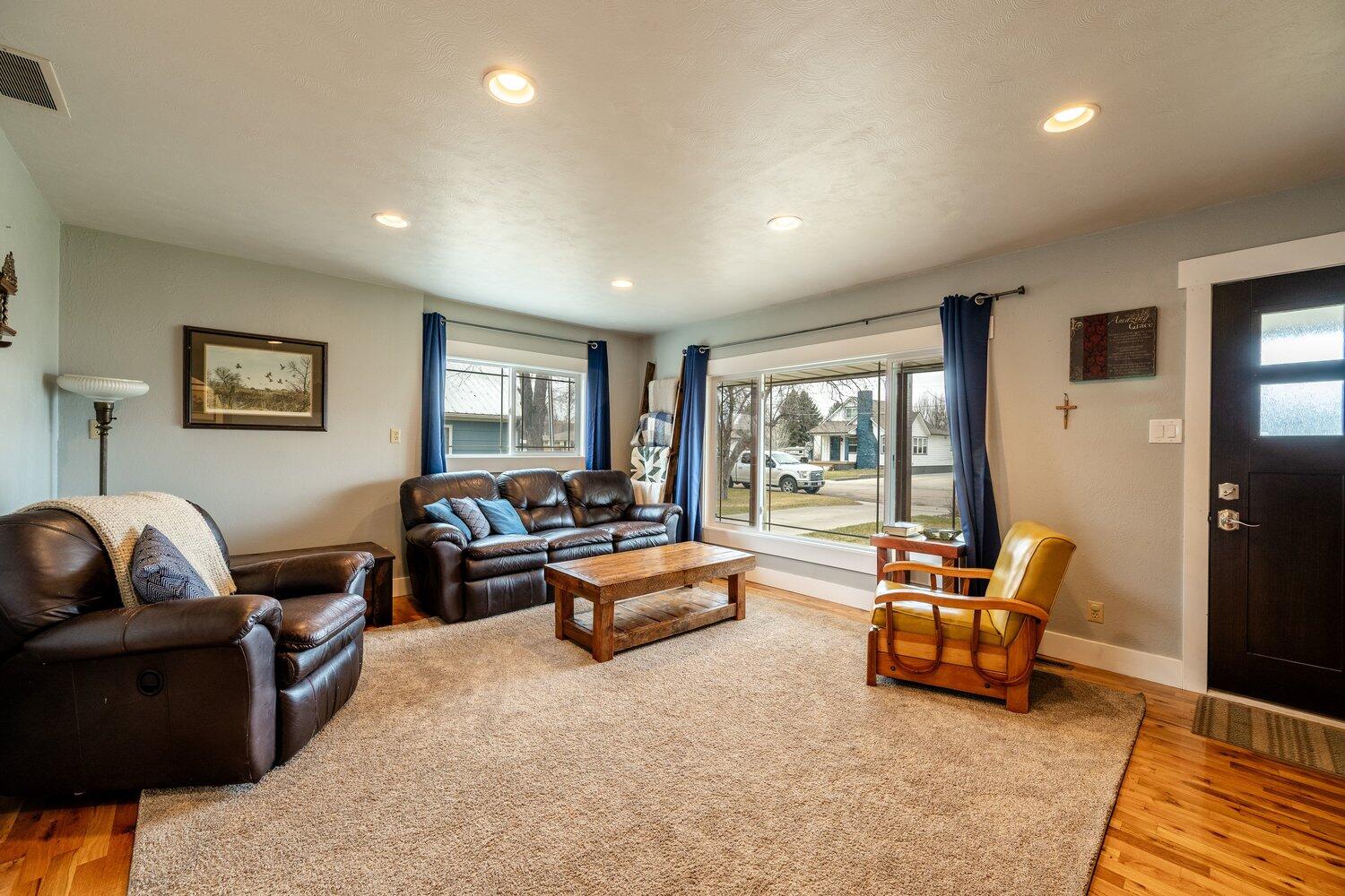 662 Harrison Street Sheridan, WY 82801 - Photo 4 of 27 04 Living