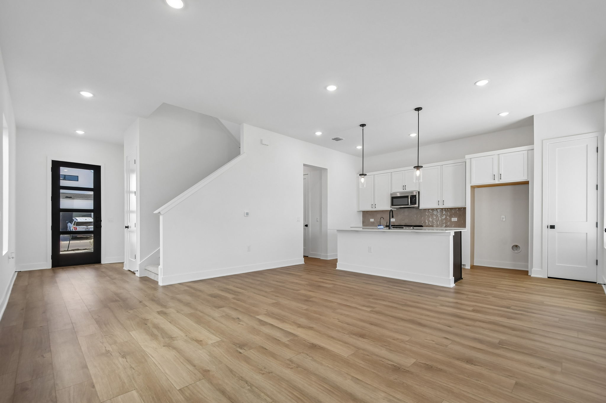 1410 Rambling Rose Road Austin, TX 78745 - Photo 11 of 39 Gallery Image 11