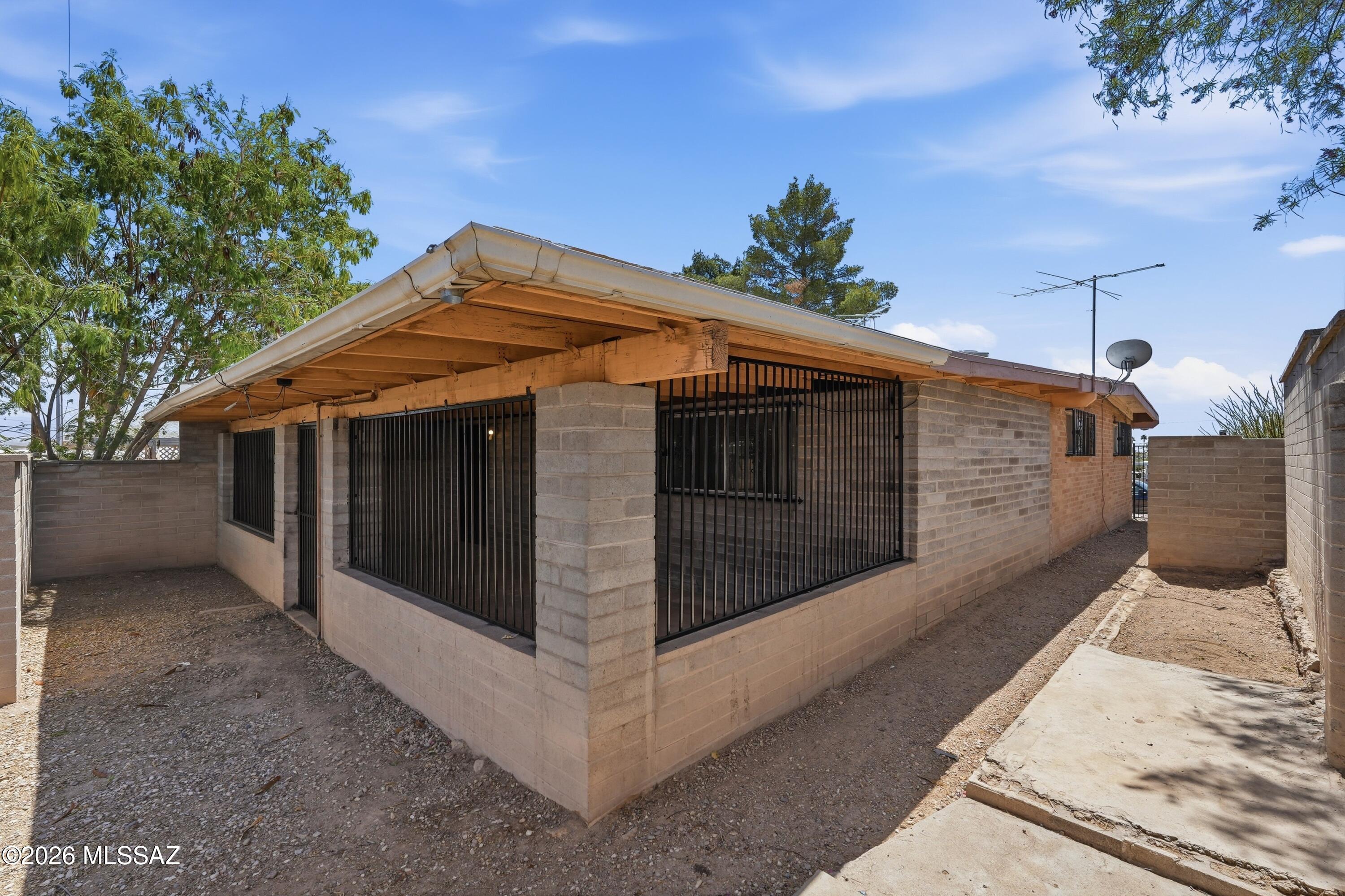 1808 West Caravelle Road Tucson, AZ 85713 - Photo 36 of 38 a view of a house with a yard