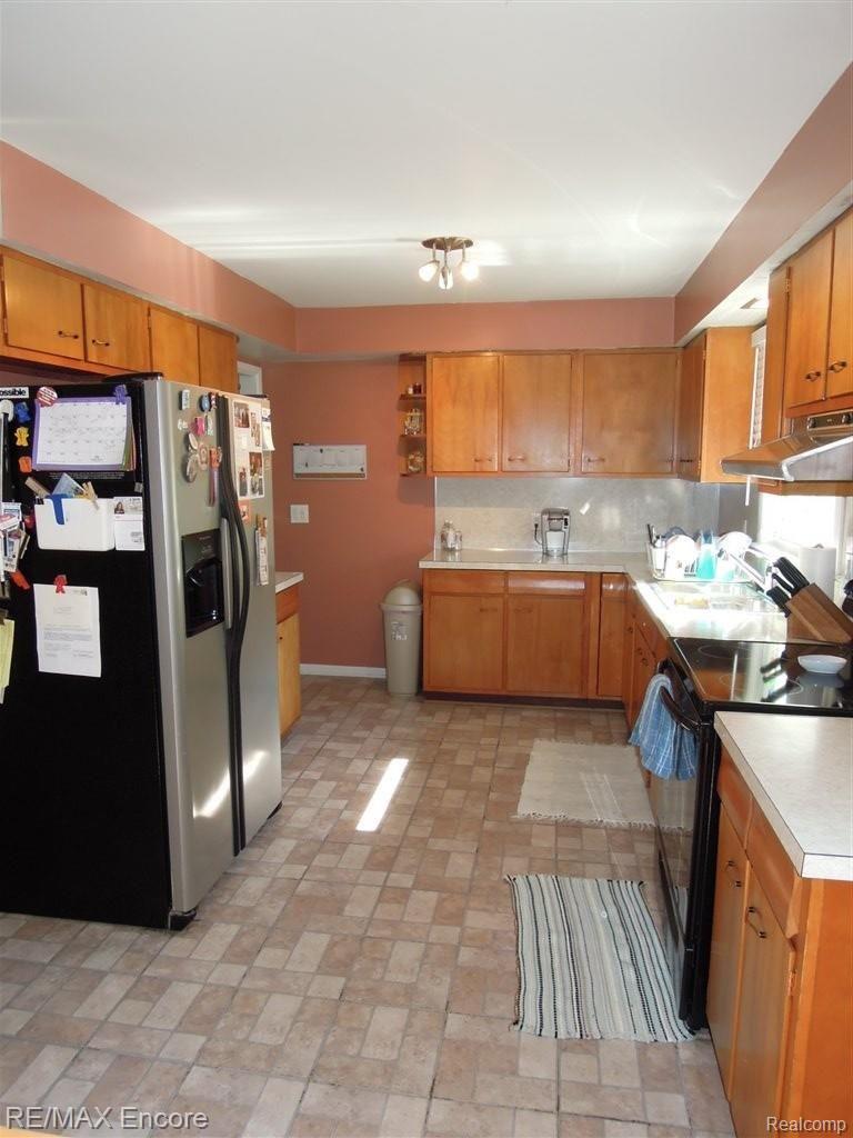 2725 Frembes Road Waterford, MI 48329 - Photo 5 of 24 DSCN5398.JPG