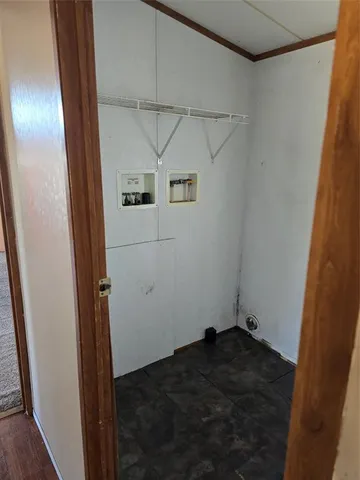 a view of empty room with window