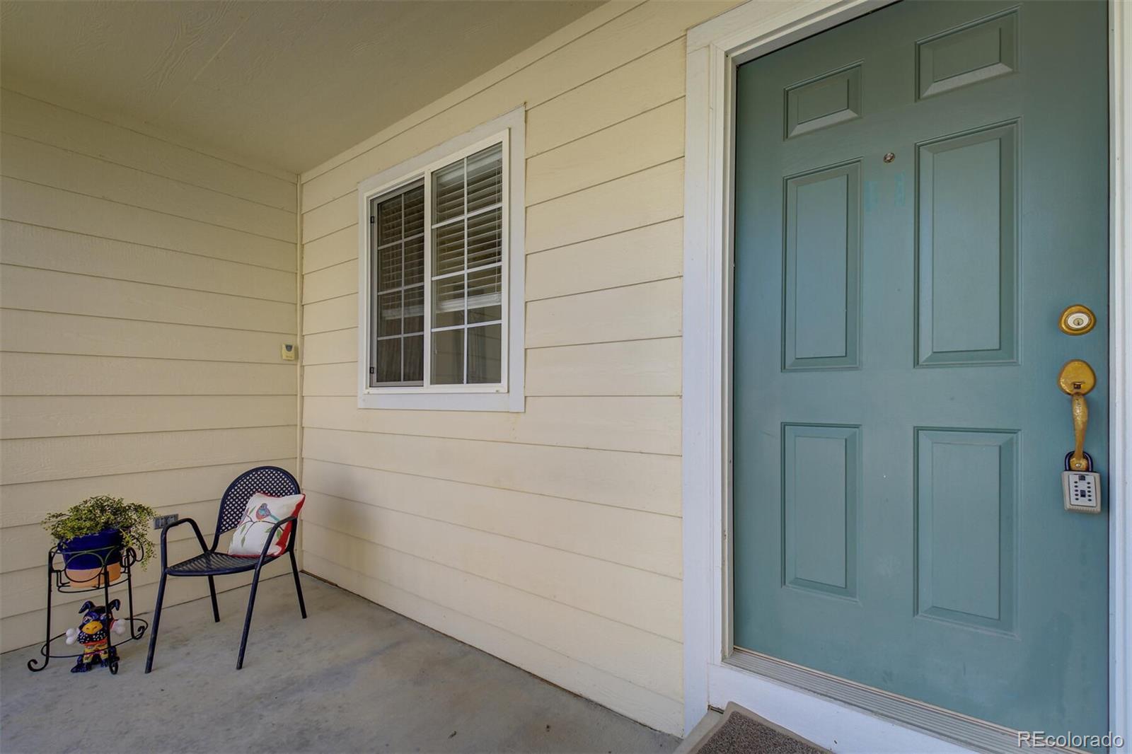 5555 South Rome Street Aurora, CO 80015 - Photo 2 of 34 a bench that is in front of a door