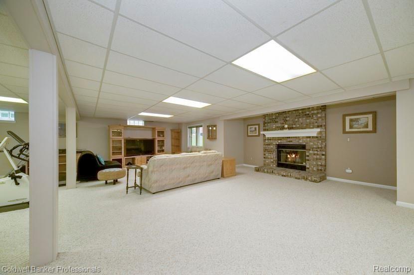2211 South Shore Court Rochester Hills, MI 48307 - Photo 31 of 48