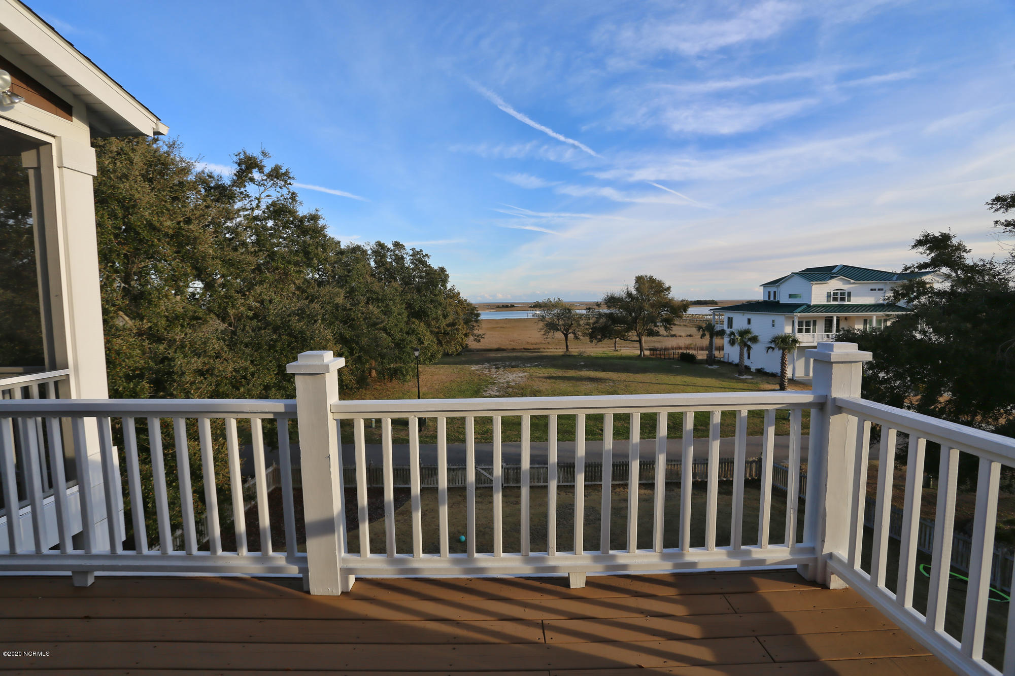 22 Long Point Lane Hampstead, NC 28443 - Photo 3 of 24 3level_deck