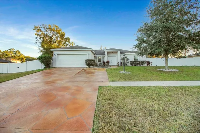 $309,000 | 314 Stone Castle Loop, Lady Lake, FL 32159