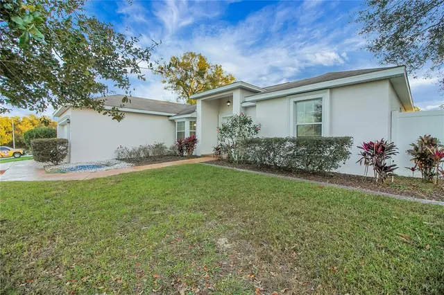 $309,000 | 314 Stone Castle Loop, Lady Lake, FL 32159