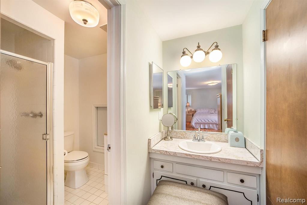 35955 Charter Crest Road Farmington Hills, MI 48335 - Photo 31 of 44