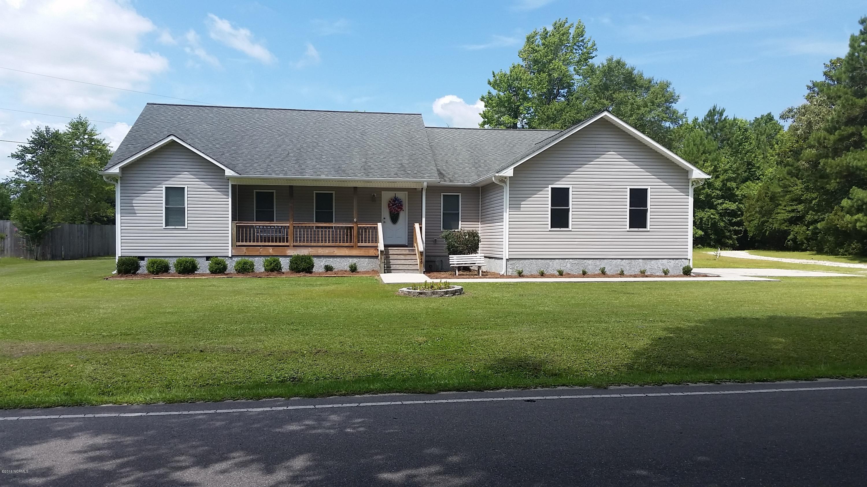 740 Sloop Point Road Hampstead, NC 28443 - Photo 1 of 27 20160715_113525