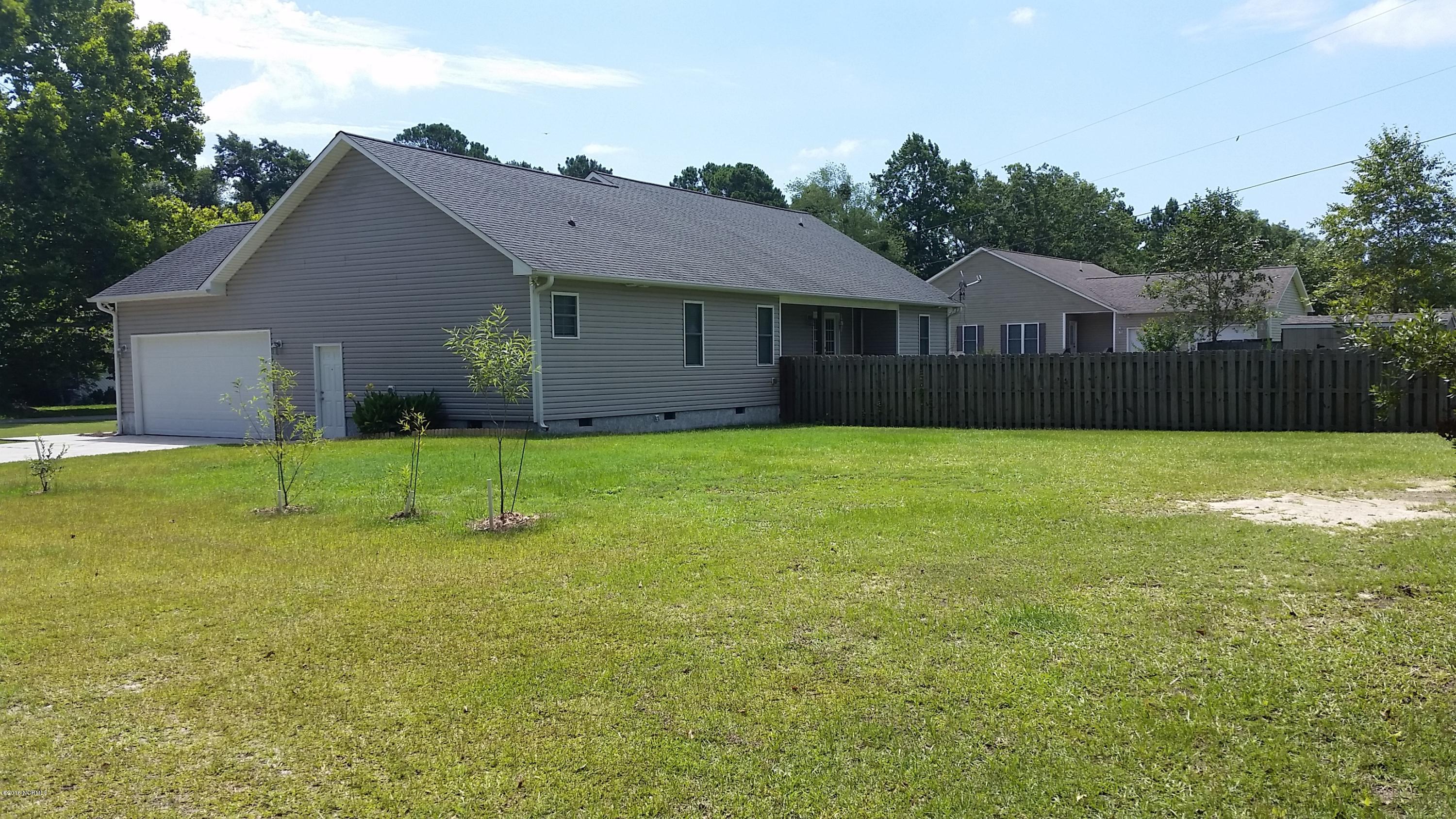 740 Sloop Point Road Hampstead, NC 28443 - Photo 3 of 27 20160715_113100