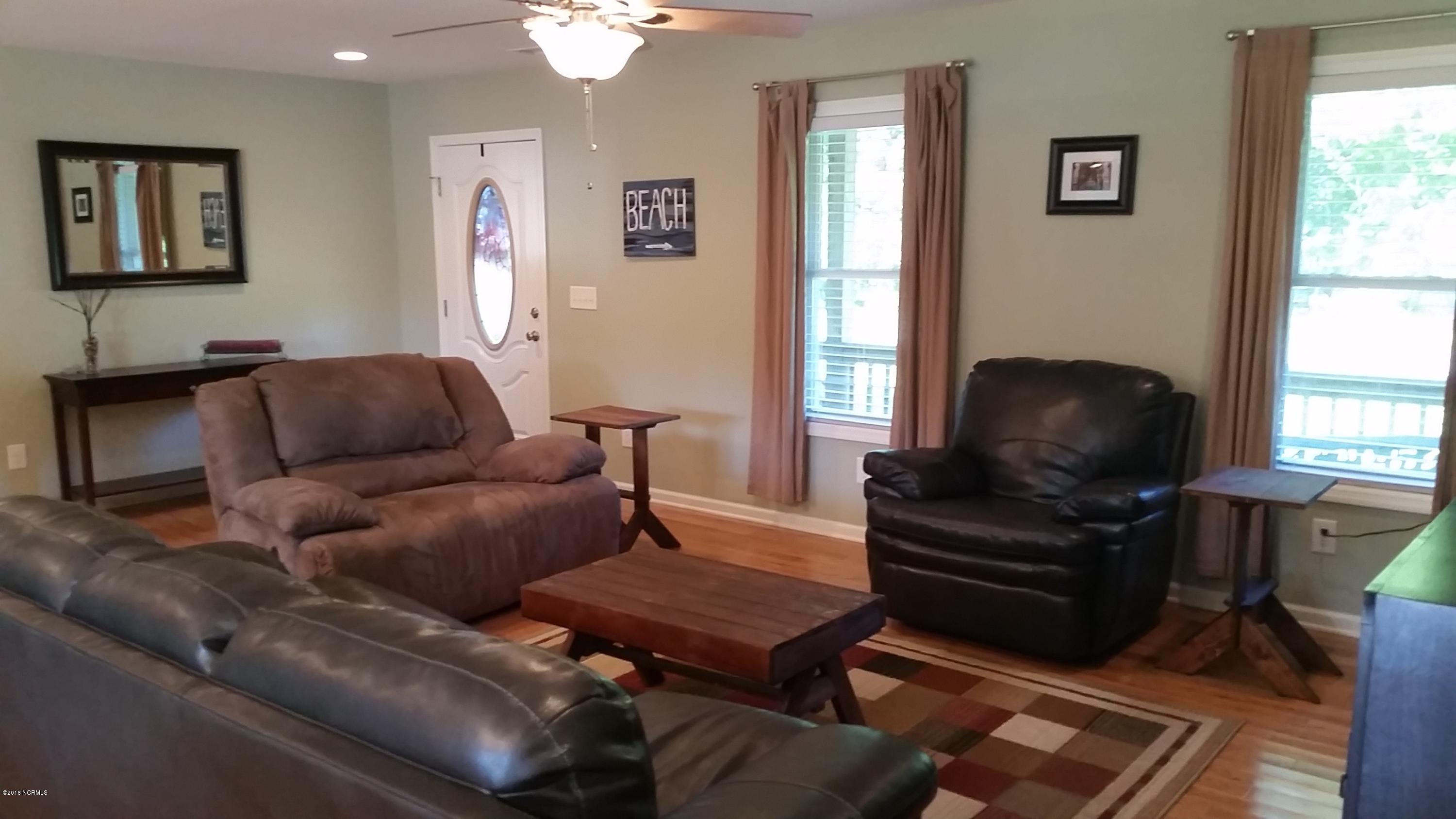 740 Sloop Point Road Hampstead, NC 28443 - Photo 10 of 27 20160718_175740