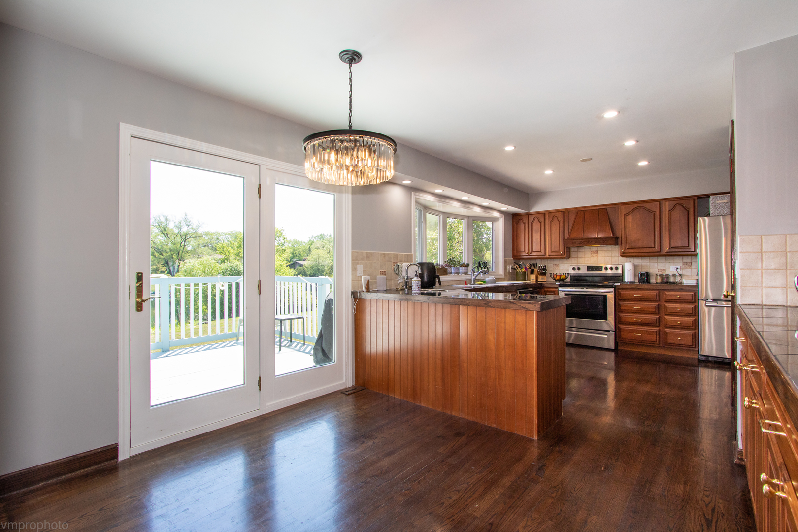 151 South Kings Row Barrington, IL 60010 - Photo 12 of 37