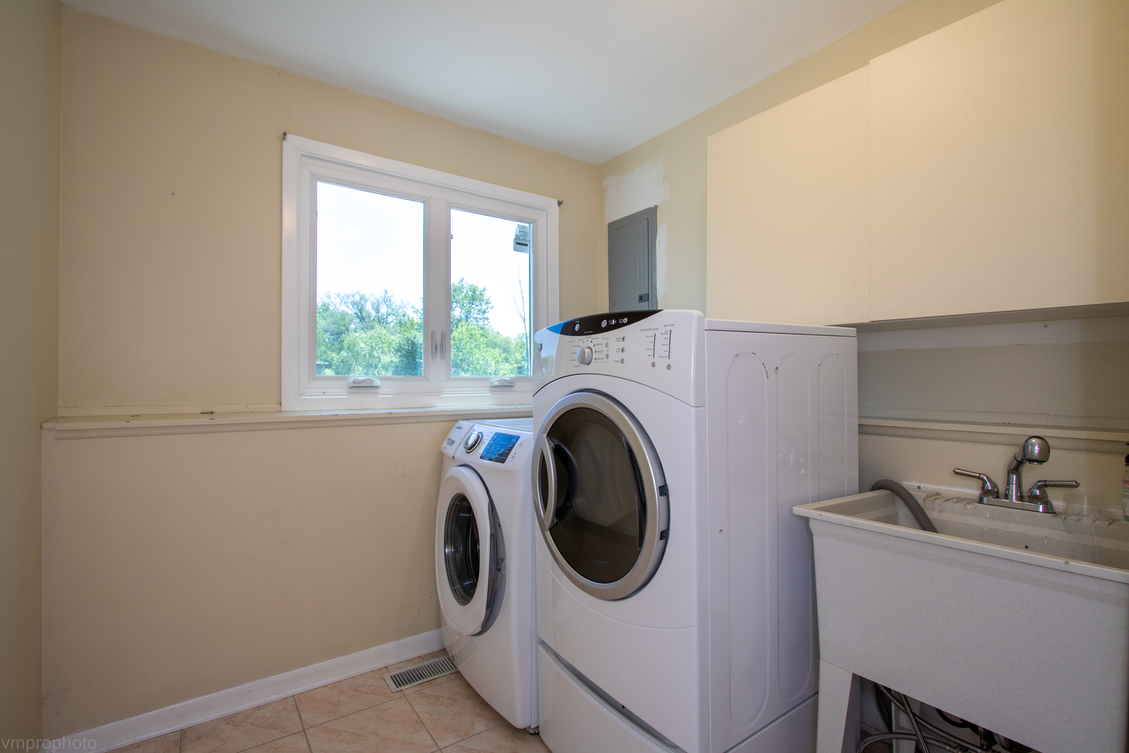 151 South Kings Row Barrington, IL 60010 - Photo 33 of 37
