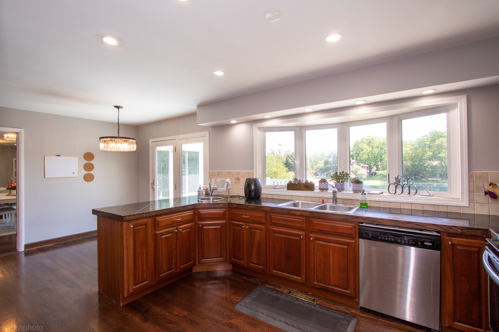 151 South Kings Row Barrington, IL 60010 - Photo 9 of 37