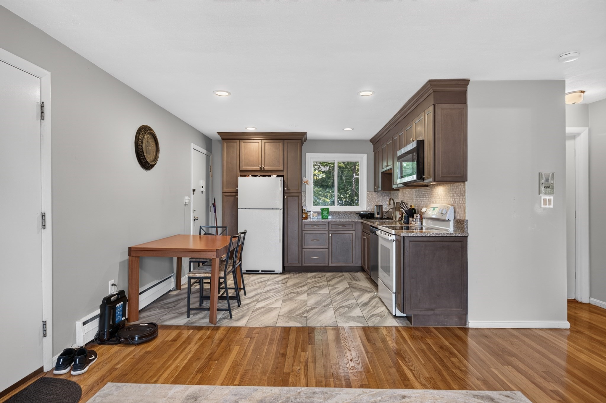 30 Jacqueline Road, Unit D Waltham, MA 02452 - Photo 3 of 11 Gallery Image 3