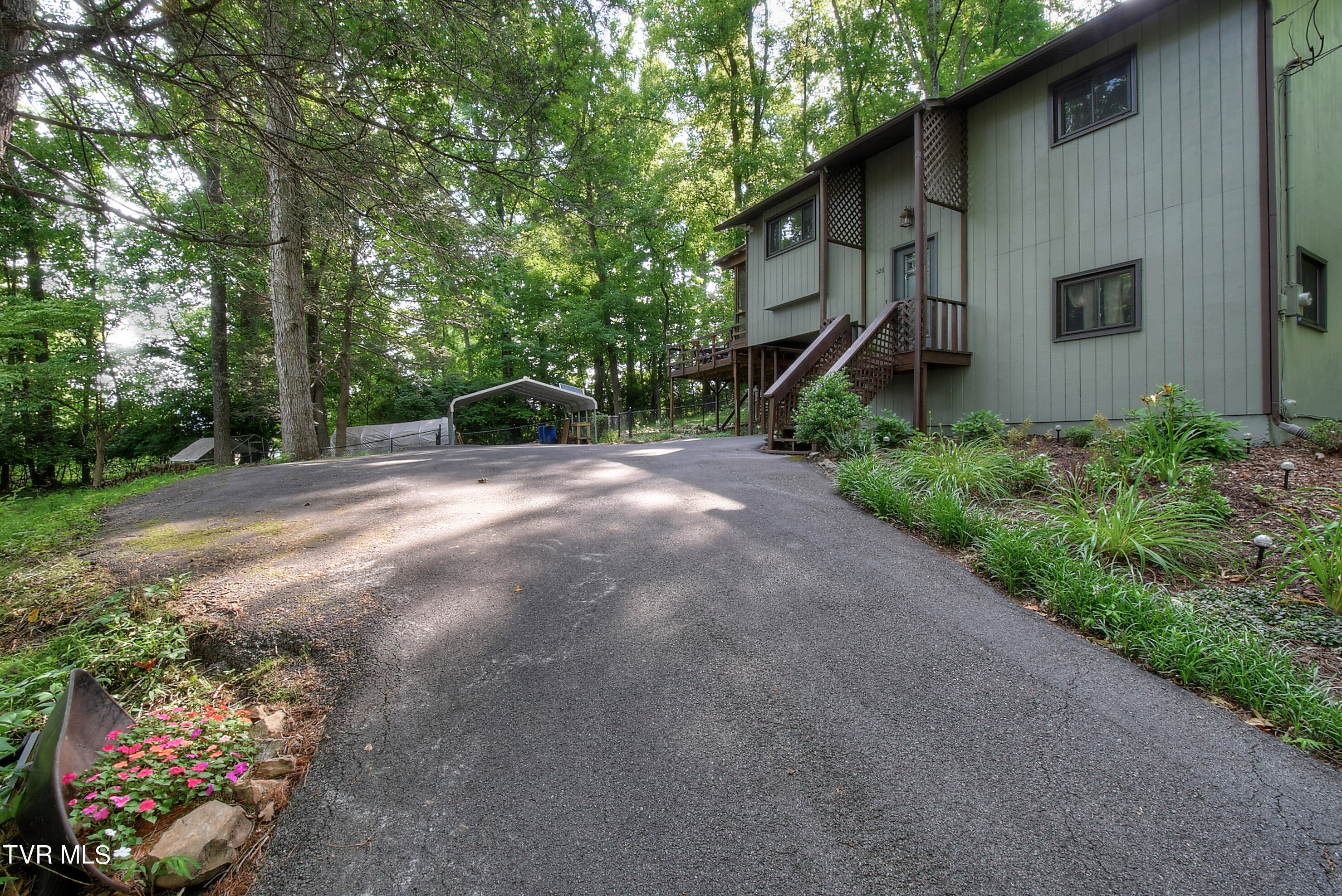 526 Jobe Road Elizabethton, TN 37643 - Photo 3 of 38 2
