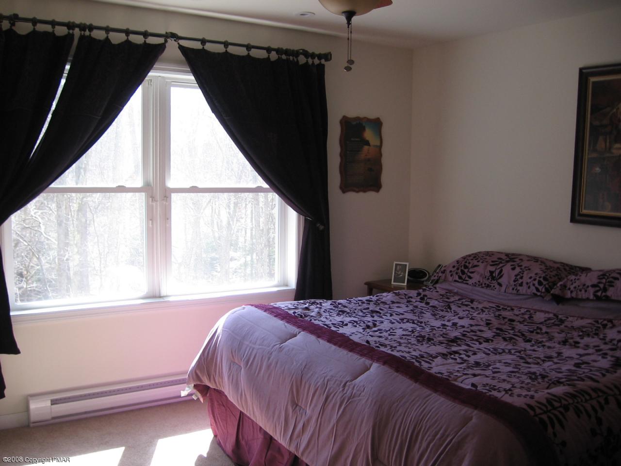 31 Spring Run Lane Cresco, PA 18326 - Photo 6 of 14 Master bedroom