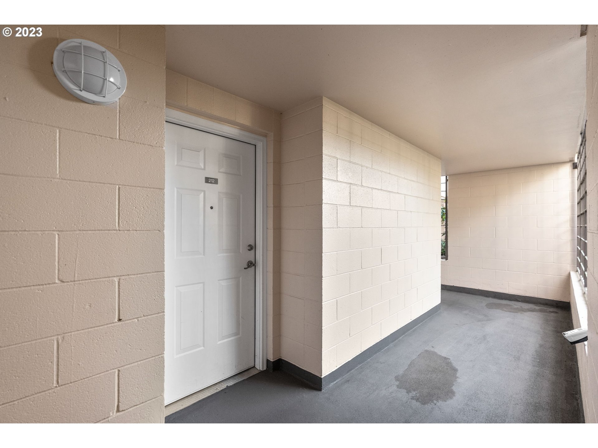 6625 West Burnside Road, Unit 212 Portland, OR 97225 - Photo 3 of 32 Entrance/Foyer