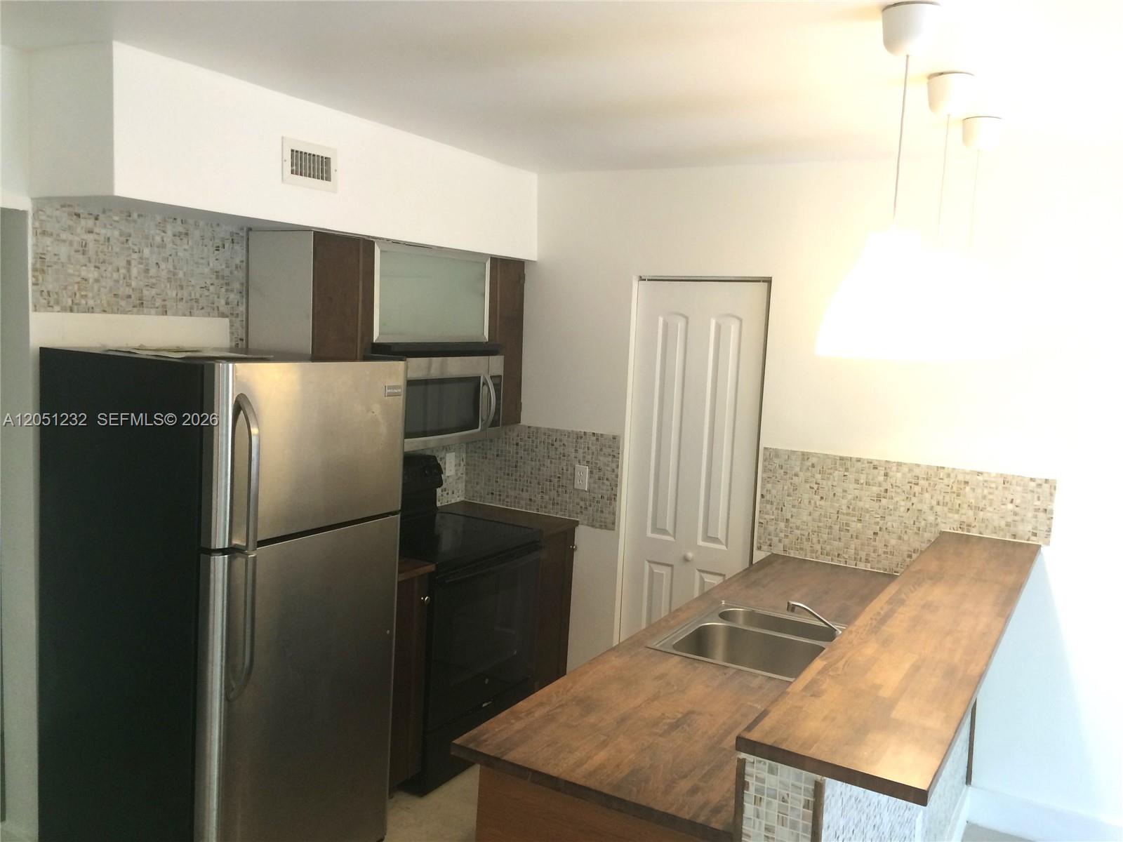 7025 Rue Granville, Unit 1 Miami Beach, FL 33141 - Photo 4 of 10 Kitchen