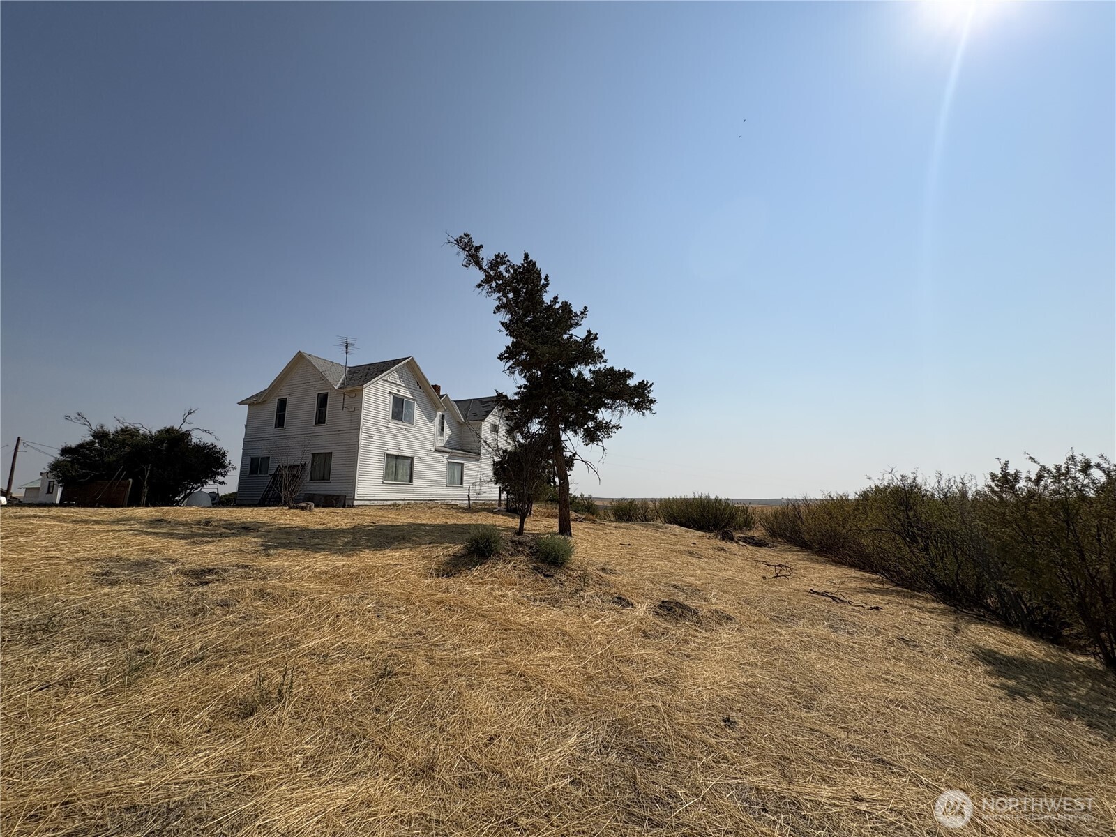 1225 North Marcellus Road Ritzville, WA 99169 - Photo 1 of 40 a view of a house with a yard