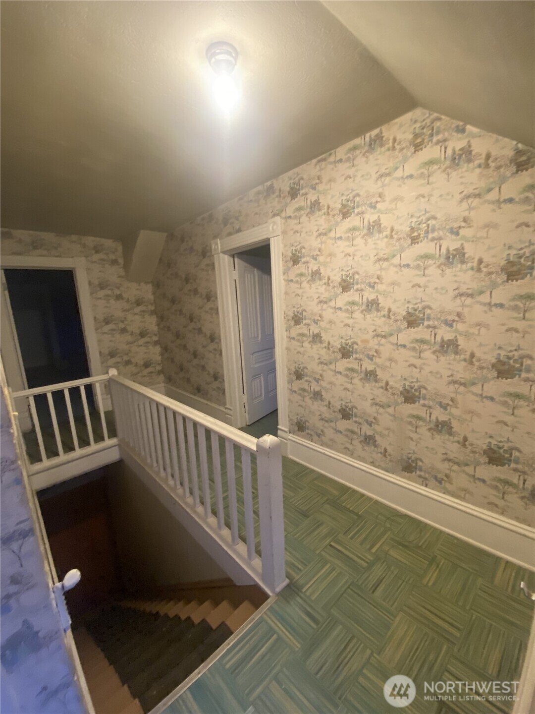 1225 North Marcellus Road Ritzville, WA 99169 - Photo 14 of 40 a view of balcony with wooden floor