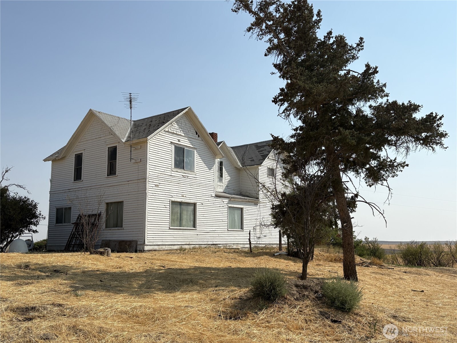1225 North Marcellus Road Ritzville, WA 99169 - Photo 20 of 40 a view of a house with snow on the road