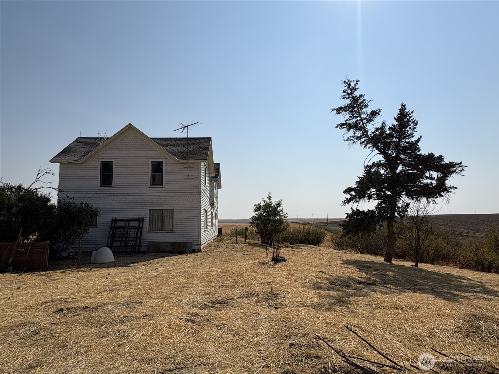 1225 North Marcellus Road Ritzville, WA 99169 - Photo 24 of 40 a view of a house with a yard
