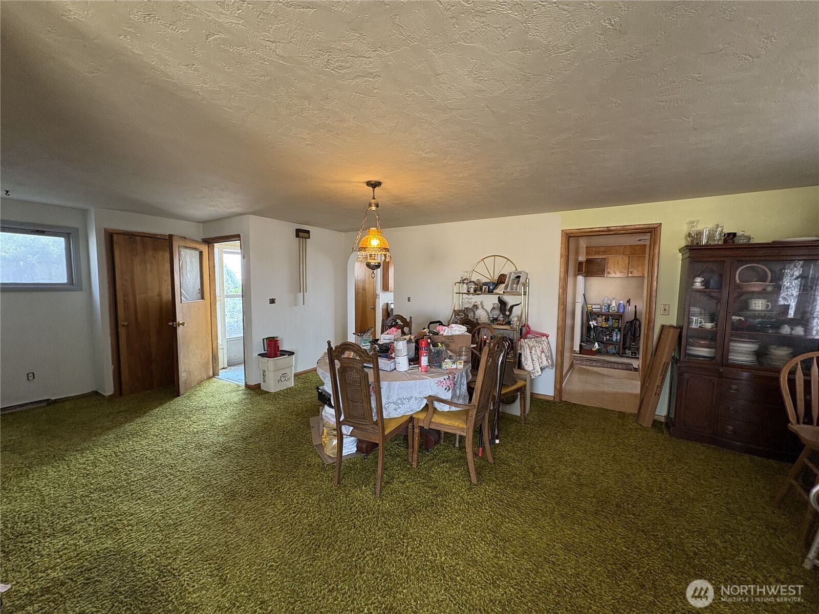 1225 North Marcellus Road Ritzville, WA 99169 - Photo 6 of 40 a dining room with furniture and a livingroom
