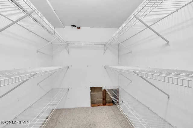 a view of entryway and kitchen