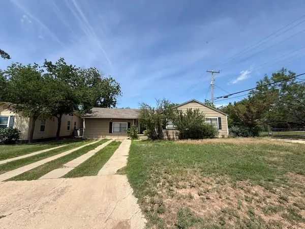 $2,595 | 774 East N 11th Street, Abilene, TX 79601