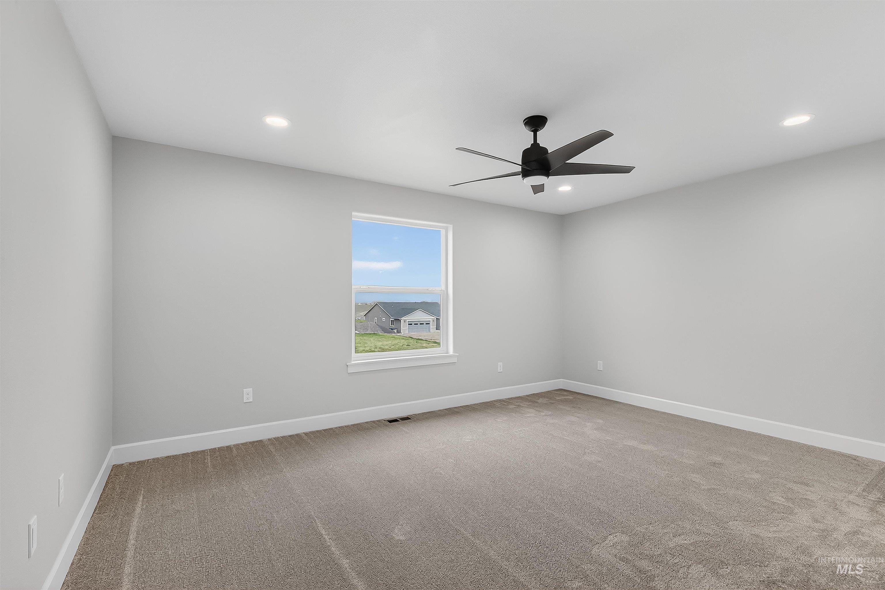 1725 Pathway Court Lewiston, ID 83501 - Photo 19 of 37 Spare room with light carpet, recessed lighting, and a ceiling fan
